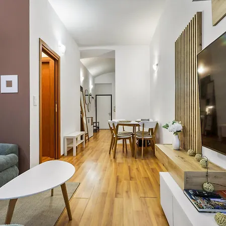 Cozy Near Center - Zizkov Apartment